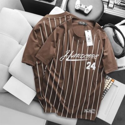 Áo thun cotton sọc dọc nâu phối chữ HC (Mẫu 25)